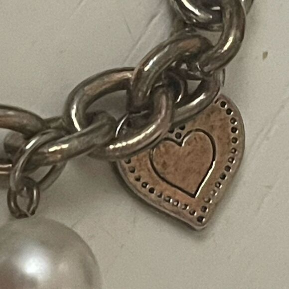 7.5” silver tone bracelet 4 simulated pearl charms 2 heart charms 2 medallions - Picture 6 of 9